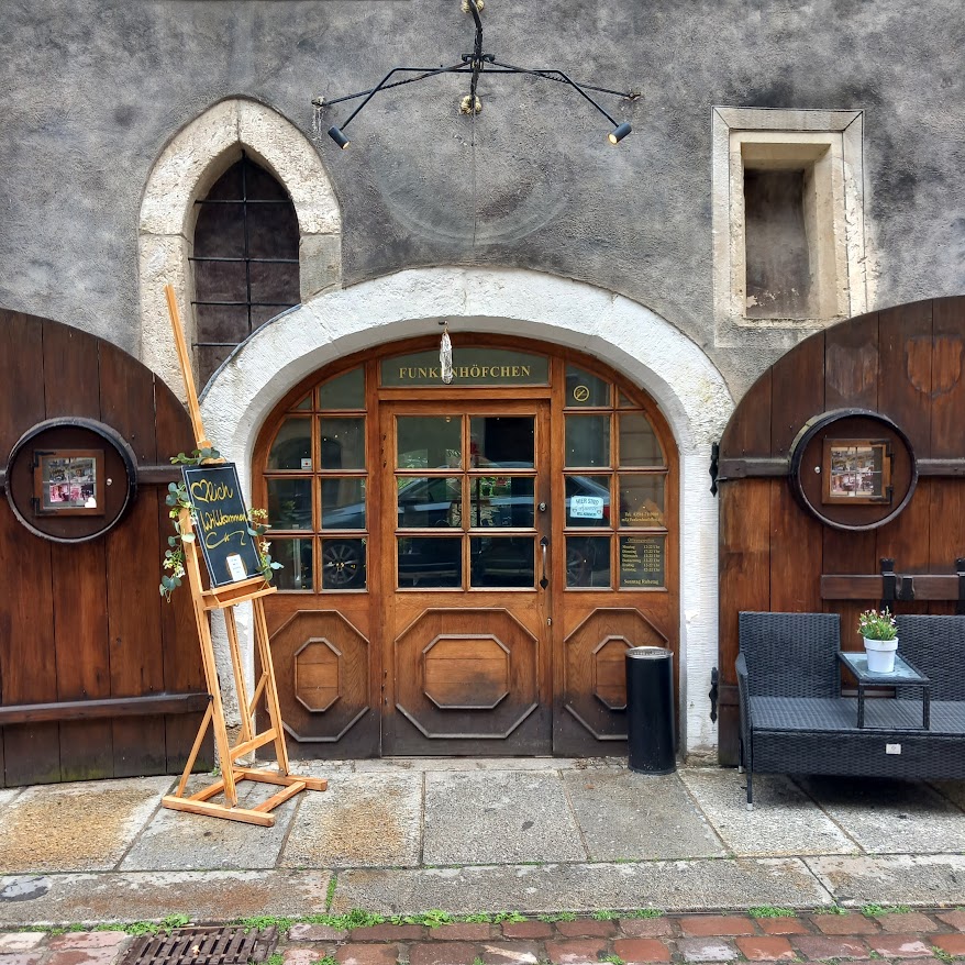 Vaulted interior of the Funkenhöfchen restaurant in Pirna
